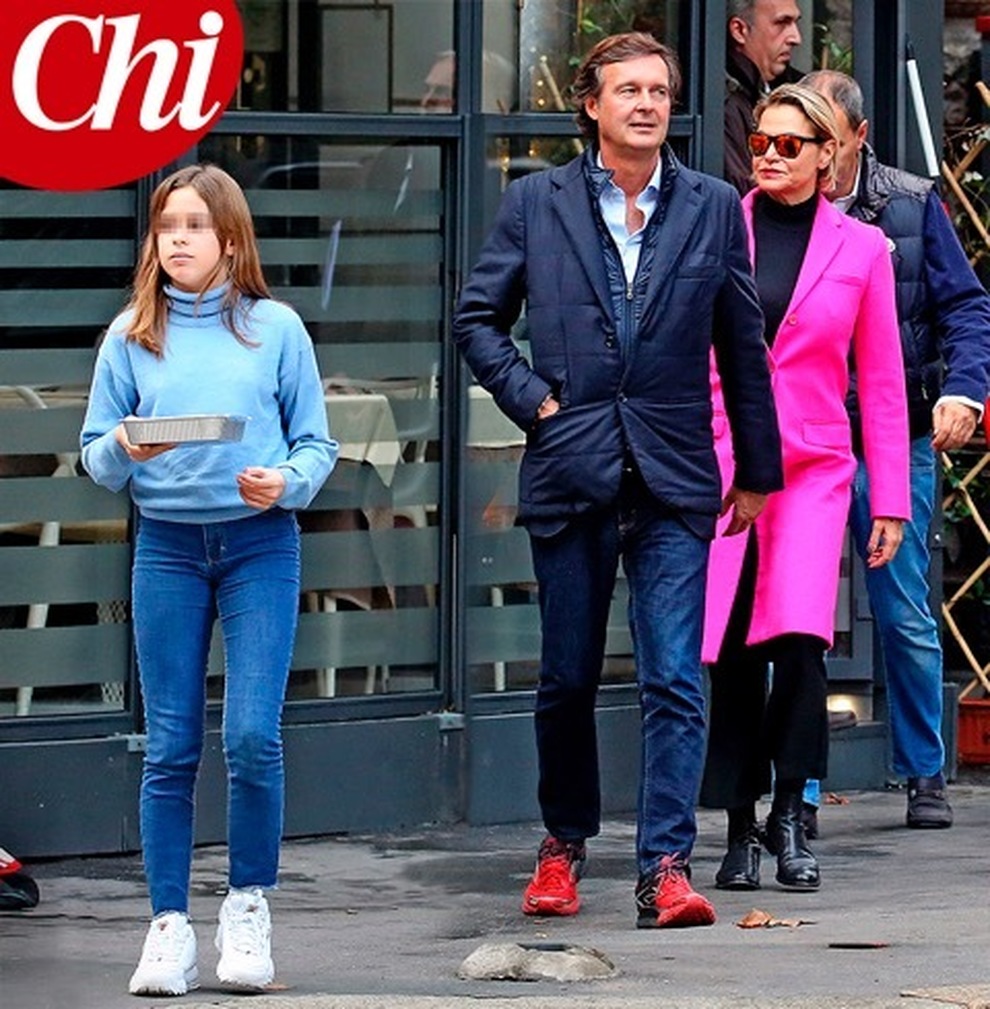 Simona Ventura E Gerò Carraro Di Nuovo Insieme Con La Figlia Caterina A Milano Chi Corriere 